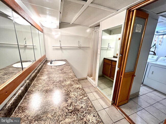 Building Photo - 145 N Nice St