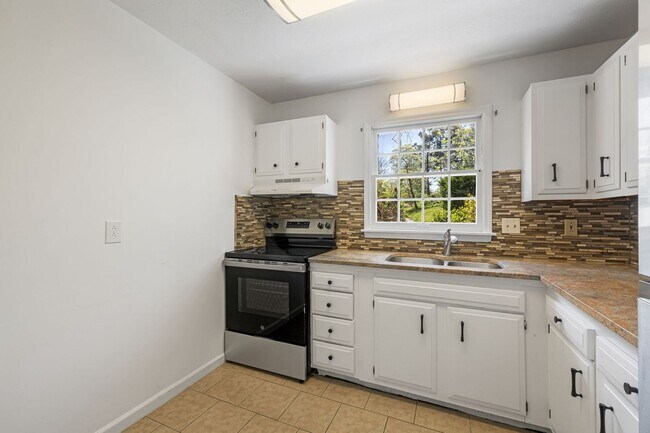 Building Photo - Chiles Avenue