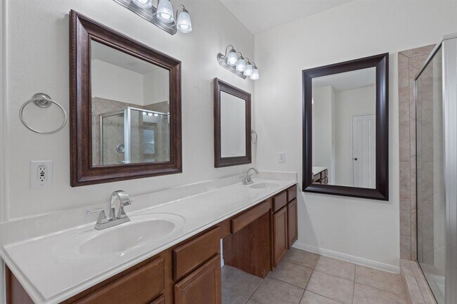 Building Photo - 13202 Fawn Valley Dr