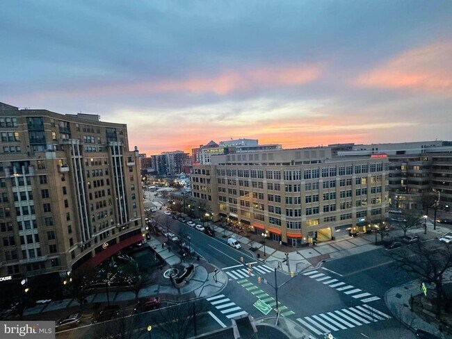 Building Photo - 1220 N Fillmore St