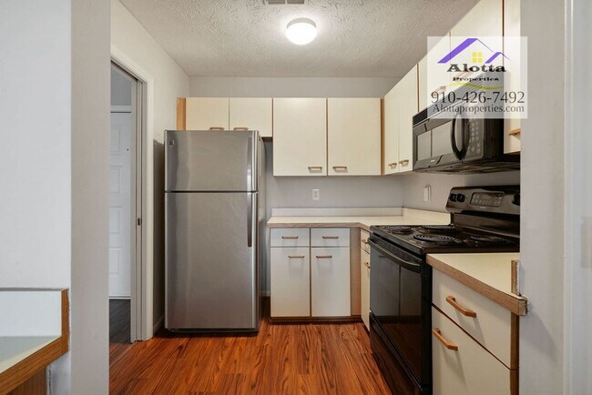 Building Photo - 6804 Willowbrook Dr