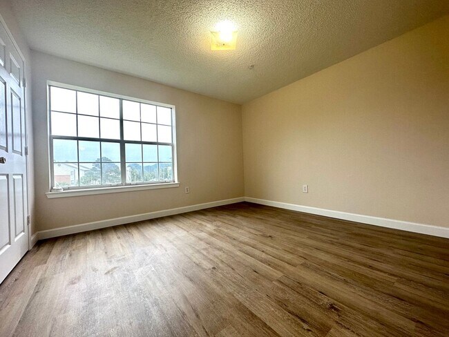 Building Photo - Spacious 3B/2B Unfurnished Condo near Beach in the Heart of Destin!