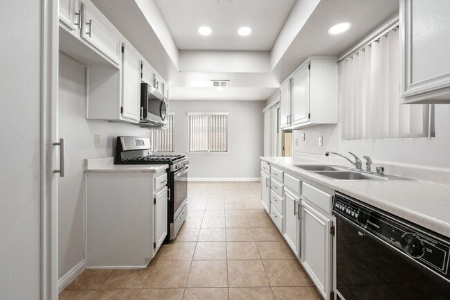 Building Photo - For RENT at Sandalwood Park North