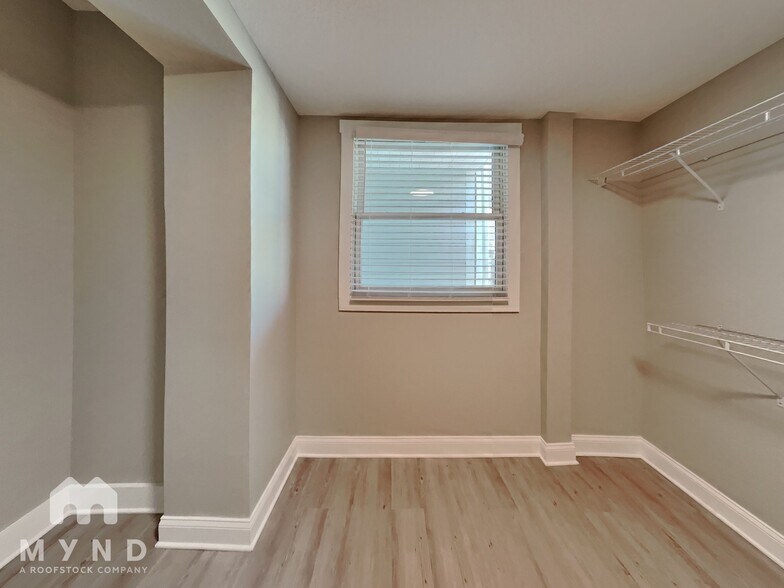 Building Photo - 829 E Orange St