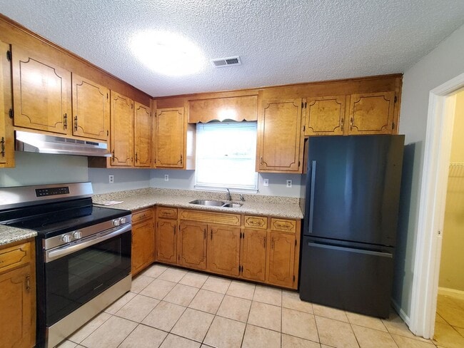 Building Photo - Beautiful 2 Bedroom 1 Bath Duplex Available for Rent in Charlotte, NC 28215