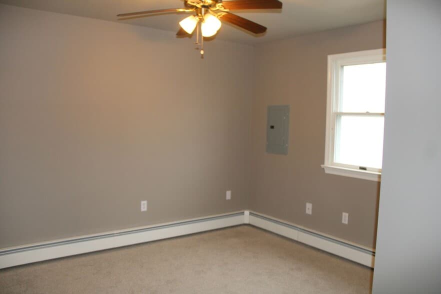 Building Photo - 130 N Mill St