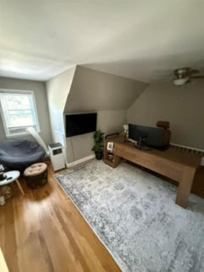 Building Photo - 40 Platts Ave