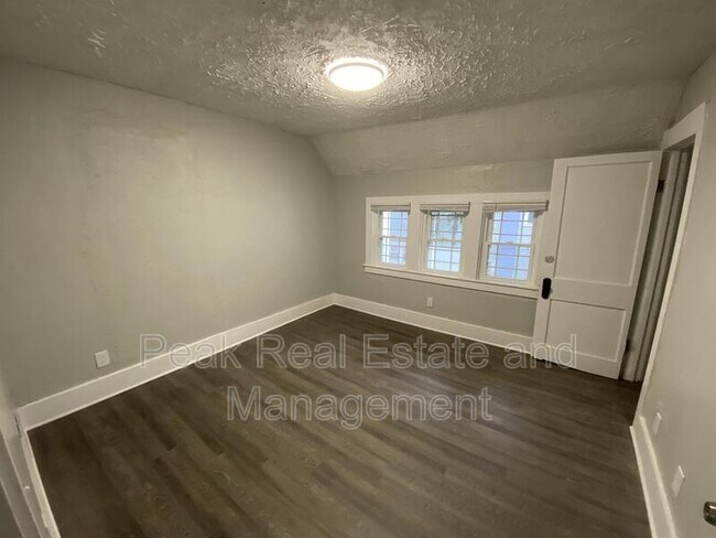 Building Photo - 1154 Prospect Ave SE