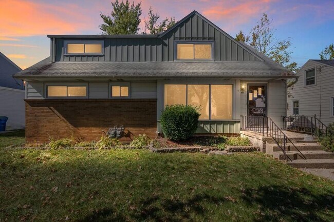 Building Photo - 326 Springville Ave