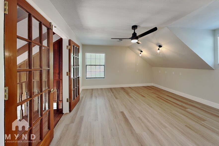 Building Photo - 1215 Spring Lake Dr