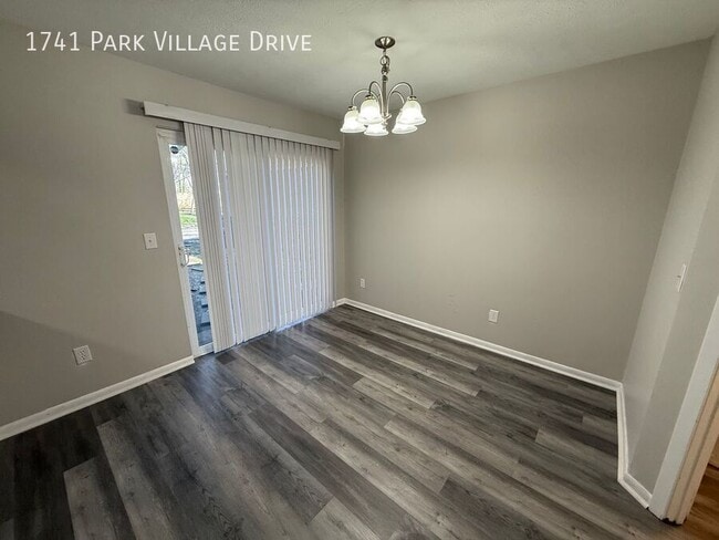 Building Photo - 1741 Park Village Dr