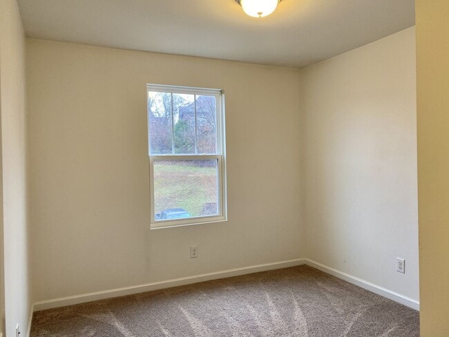 Building Photo - 1021 Livingstone Ln