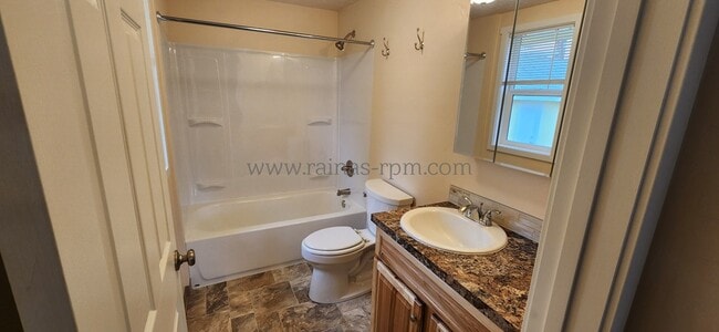 Building Photo - 502 E 40th St