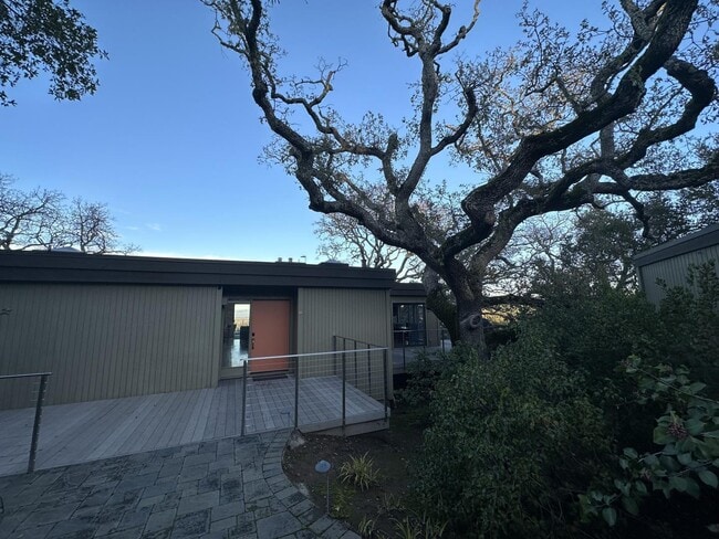 Building Photo - 16 Franciscan Ridge
