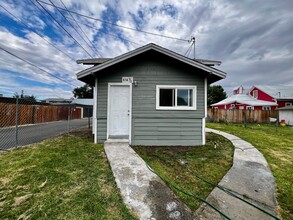 Building Photo - T614