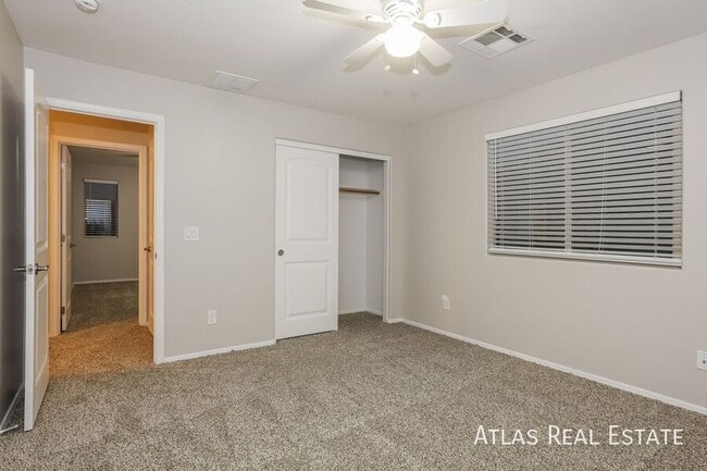 Building Photo - 1229 E Taylor Trail