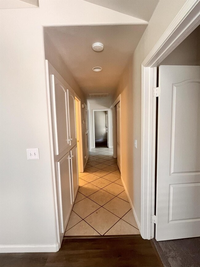 Building Photo - 1247 E Le Parc Dr
