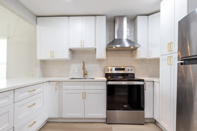 Building Photo - 2830 Bay Oaks Harbor Dr