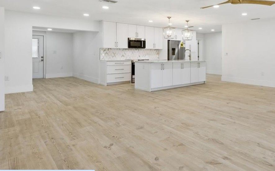 Building Photo - 1301 62nd Terrace S