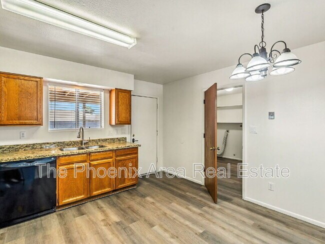Building Photo - 3109 E Pueblo Ave