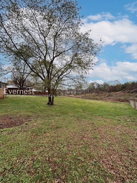 Building Photo - 4026 Angus Dr