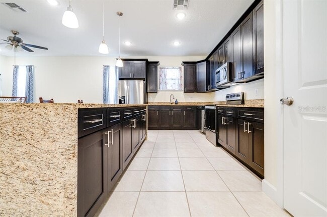 Building Photo - 520 Nogales Ct