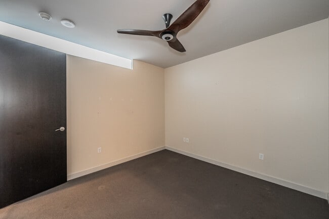 Building Photo - 2600 W 7th St