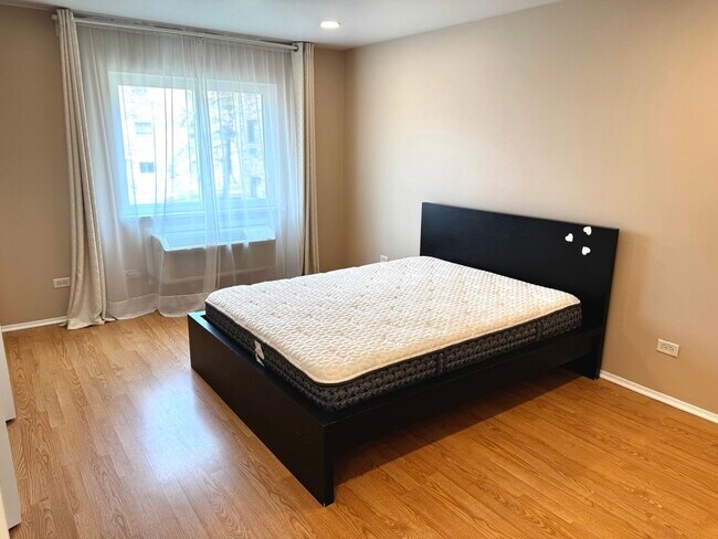 Building Photo - 2215 Nichols Rd