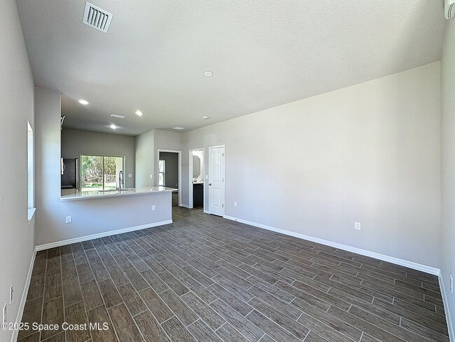 Building Photo - 512 L M Davey Ln