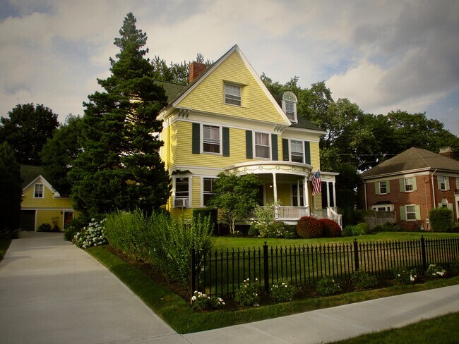 Building Photo - 285 Norwood Ave