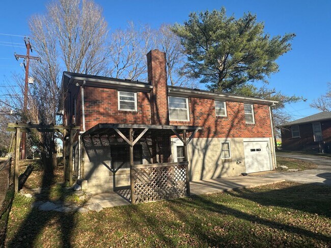 Building Photo - FOR LEASE- SINGLE FAMILY HOME IN HERMITAGE!