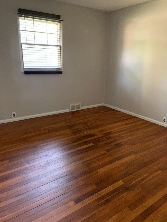 Building Photo - Newly renovated 2 Bedroom country home!