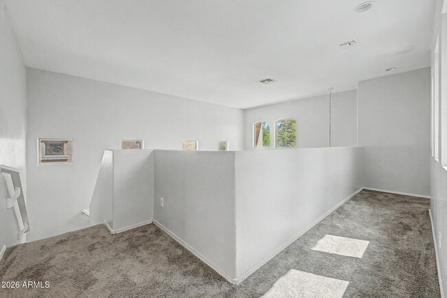 Building Photo - 9442 W Palm Ln