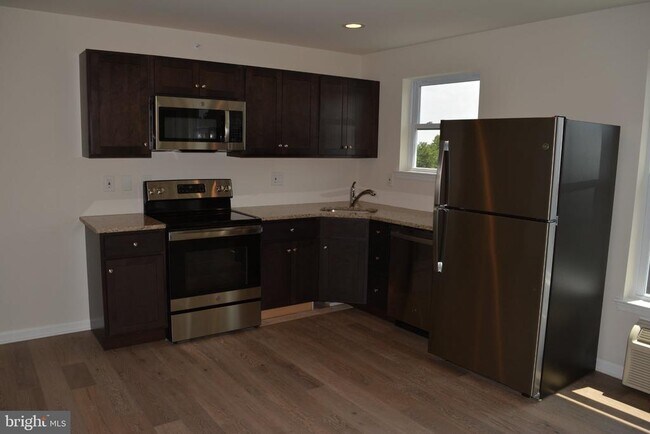 Building Photo - 7631 Ridge Ave