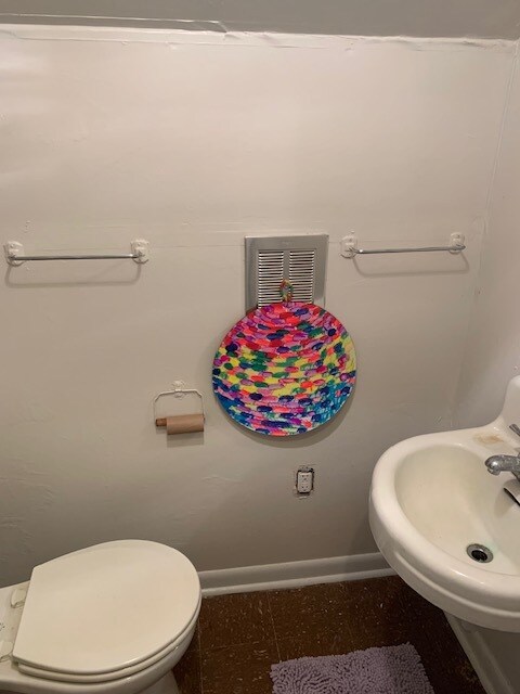 Building Photo - 410 Pineneedle Rd