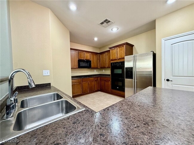 Building Photo - 5580 Spiceberry Dr