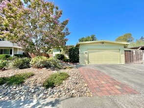 Building Photo - 3063 Linda Vista Ave