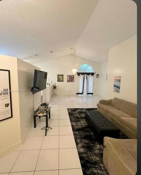 Building Photo - 739 Holly St