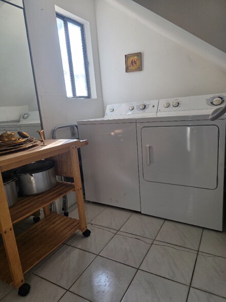 Building Photo - 1840 Benecia Ave