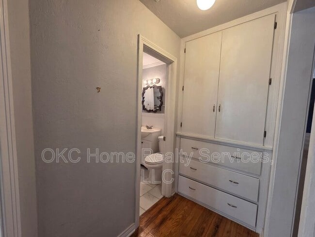 Building Photo - 3832 NW 17th St