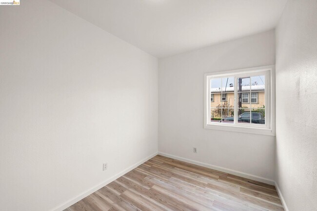 Building Photo - 400 Bissell Ave