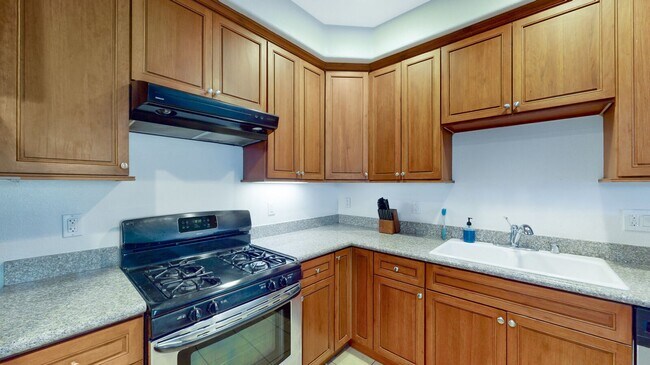 Building Photo - 4-Bedroom Townhome in San Jose!