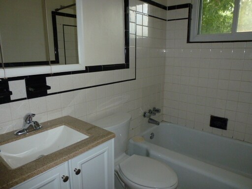 Building Photo - 8412 Norristown Dr