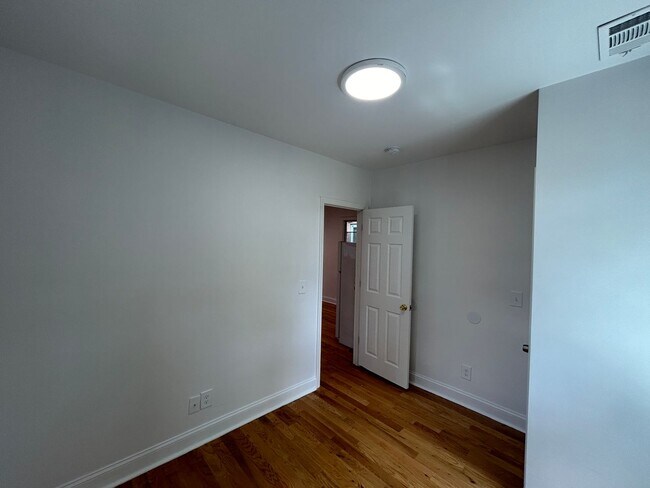 Building Photo - 1224 Monroe Ave