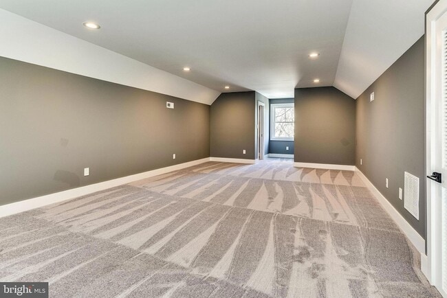 Building Photo - 6535 Mulroy St