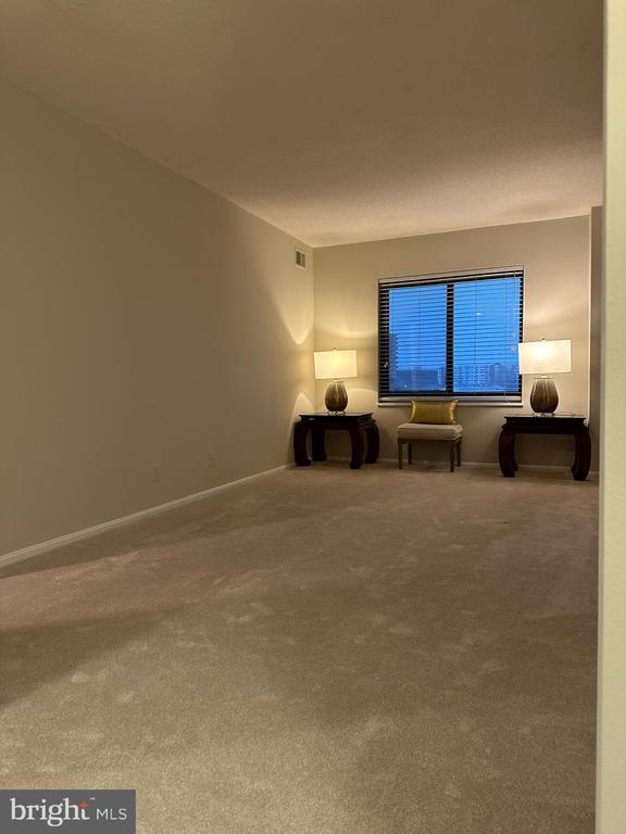 Building Photo - 307 Yoakum Pkwy