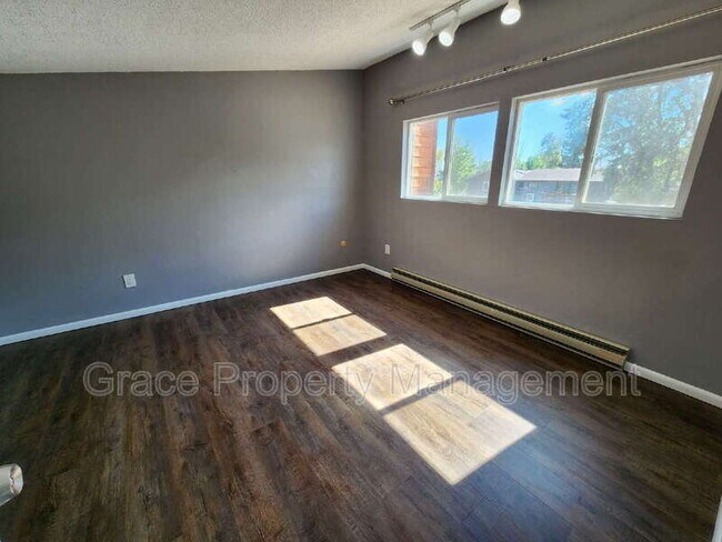Building Photo - 903 Sir Galahad Dr