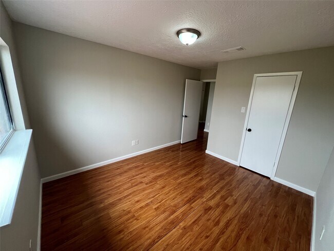 Building Photo - 10719 Bellfair Dr