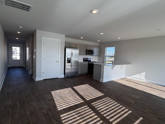 Building Photo - 4339 Majesty Dr