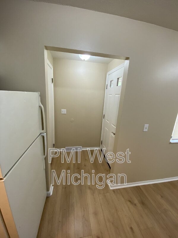Building Photo - 6081 In the Pines Dr SE